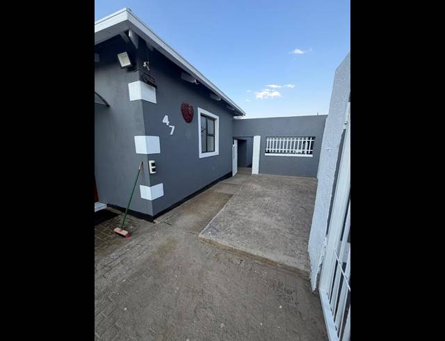 3 BEDROOM HOUSE FOR SALE IN SOUTH HILLS